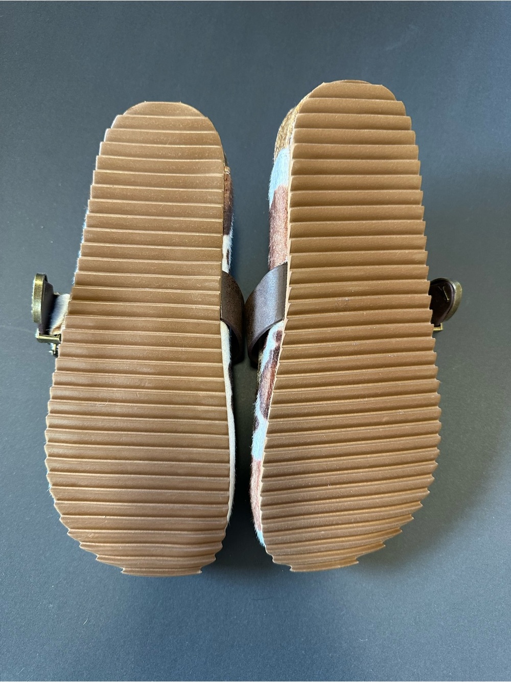 Cow print clogs - Picture 2 of 3